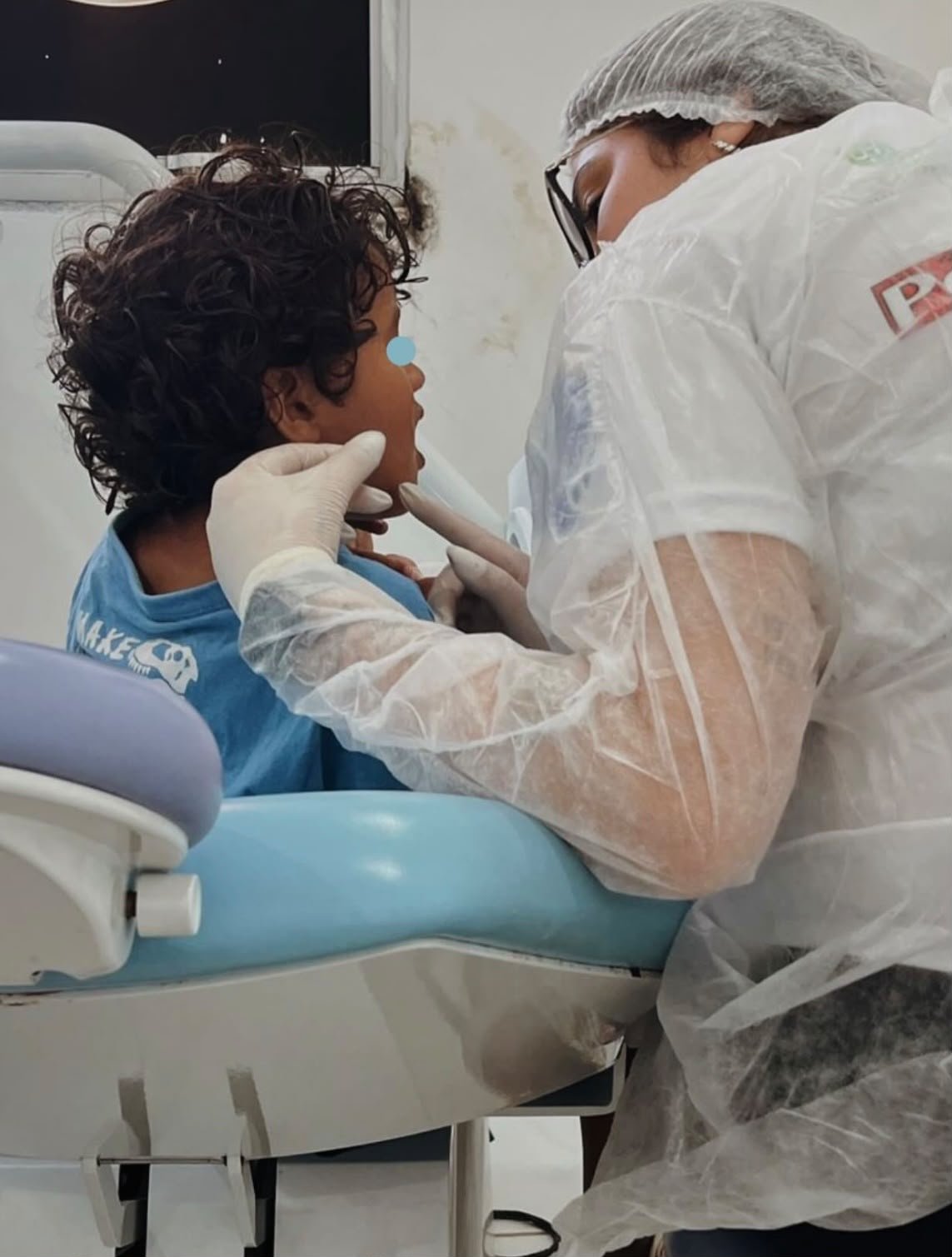 Atendimento odontológico durante o projeto Aluno sem Fronteiras